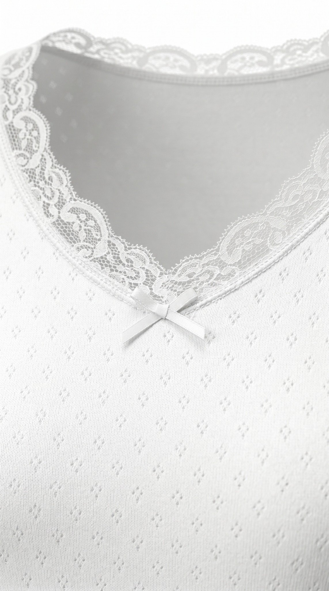 Women’s thermal top neckline detail